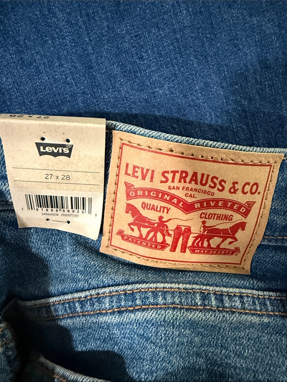 Levi's - Women's Wedgie Straight Jeans - Medium Wash - Picture 6 of 12